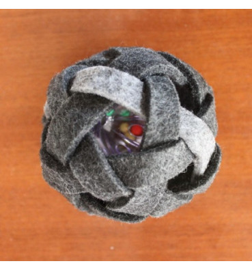 Piłka grzechotka dla kota